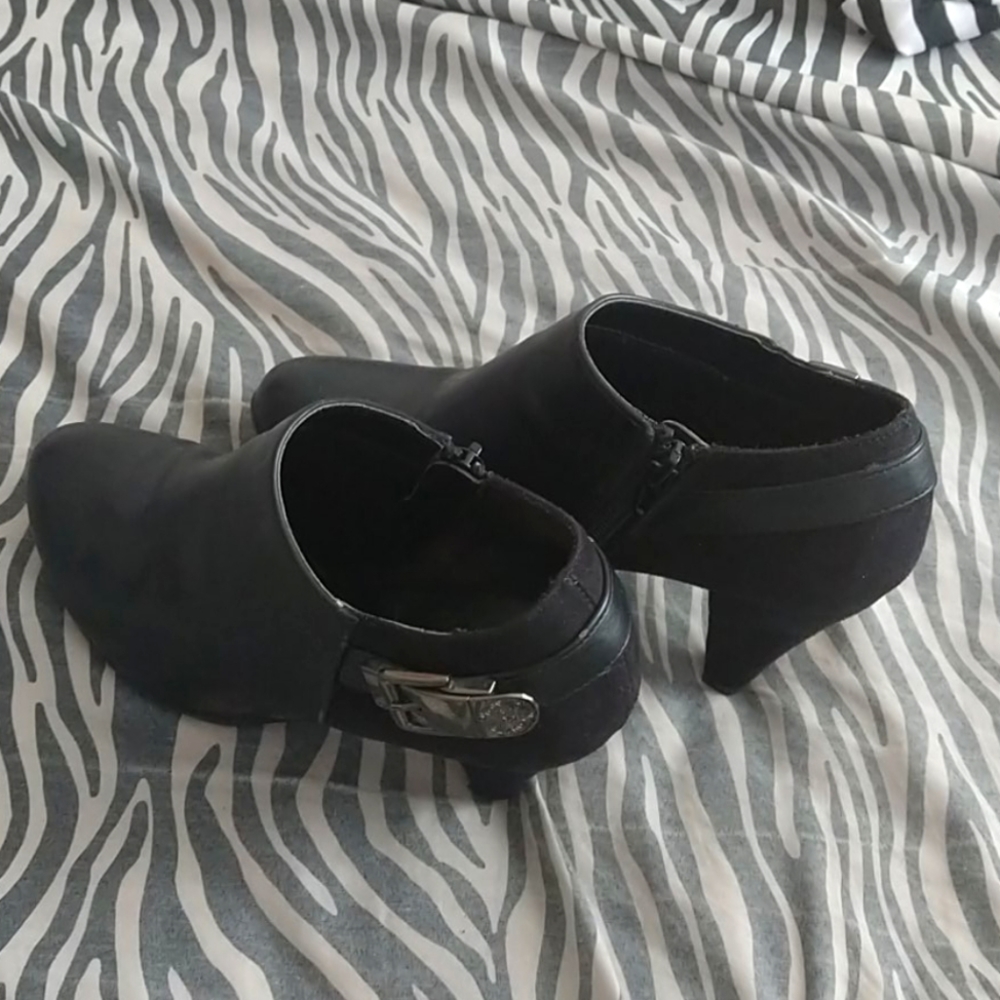 Size 8 Black Xappeal Booties